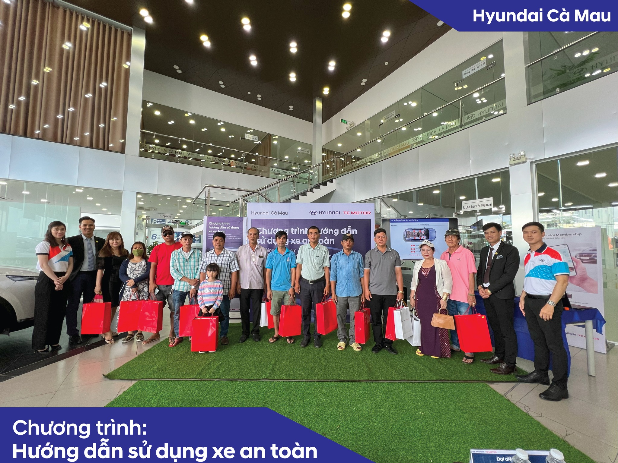 Tri ân chương trình: "Hướng dẫn sử dụng xe an toàn"