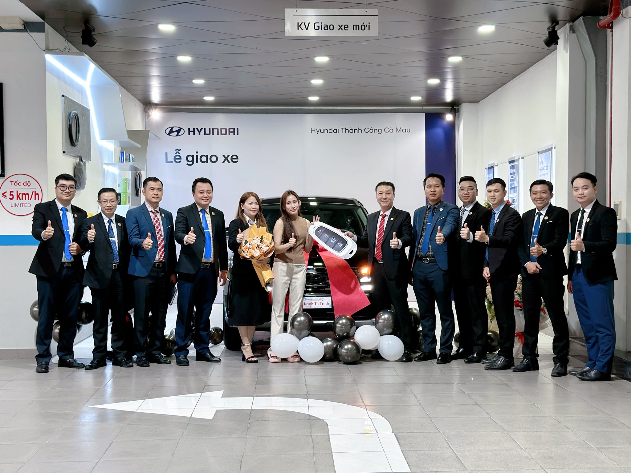 HYUNDAI THÀNH CÔNG CÀ MAU – VINH DỰ ÔNG ĐỖ QUỐC BÌNH BÀN GIAO XE ĐẾN TAY KHÁCH HÀNG