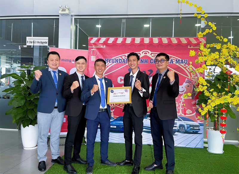 NAM BÌNH TV TRAO THƯỞNG CHO HYUNDAI THÀNH CÔNG CÀ MAU