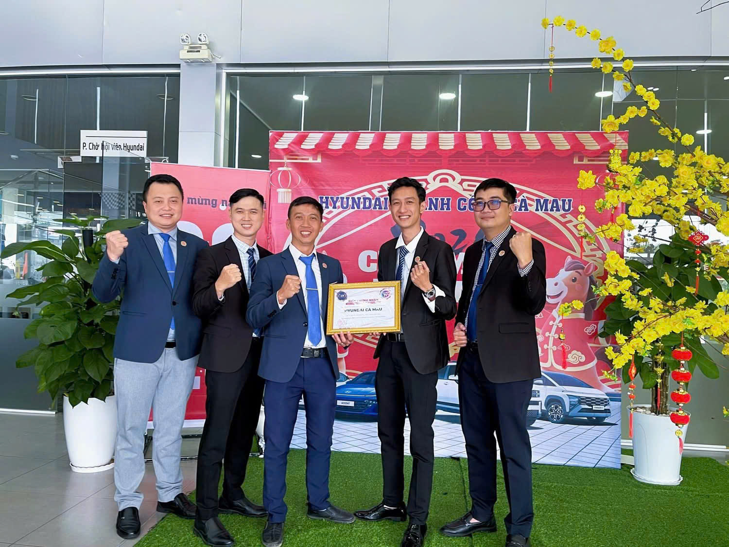 NAM BÌNH TV TRAO THƯỞNG CHO HYUNDAI THÀNH CÔNG CÀ MAU